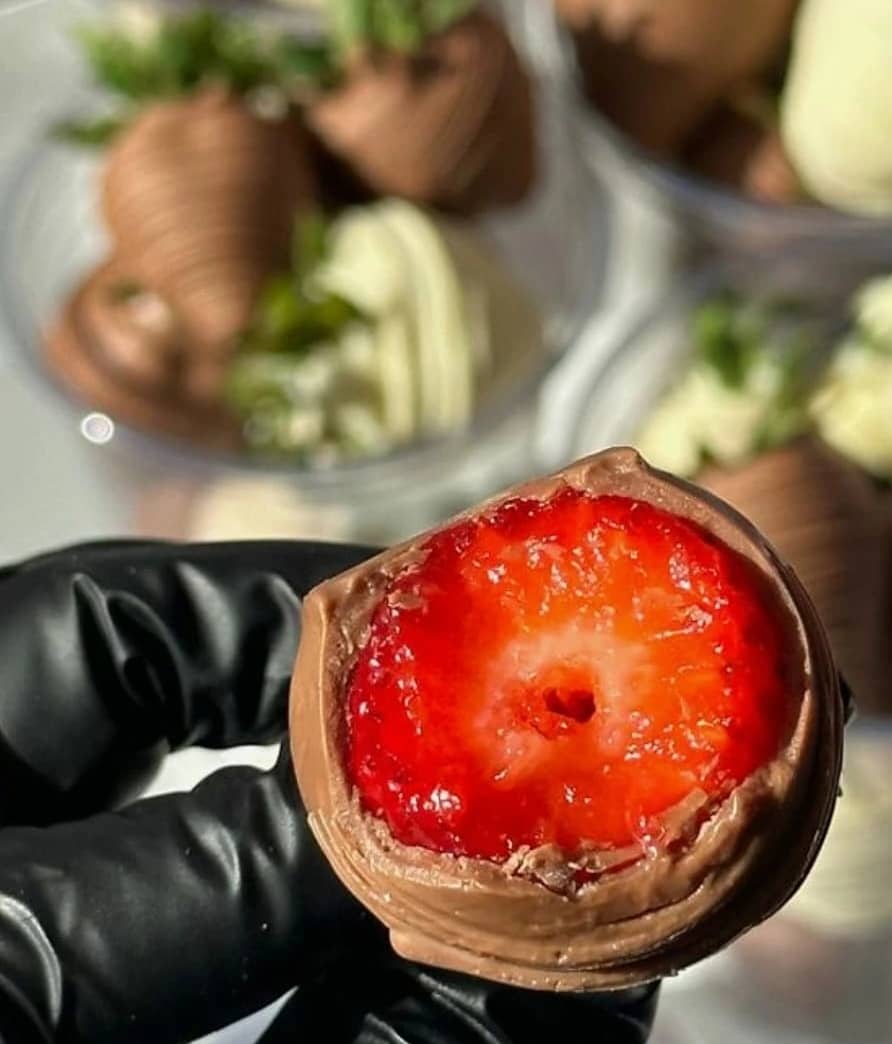 Chocolate Covered Strawberries - Premium