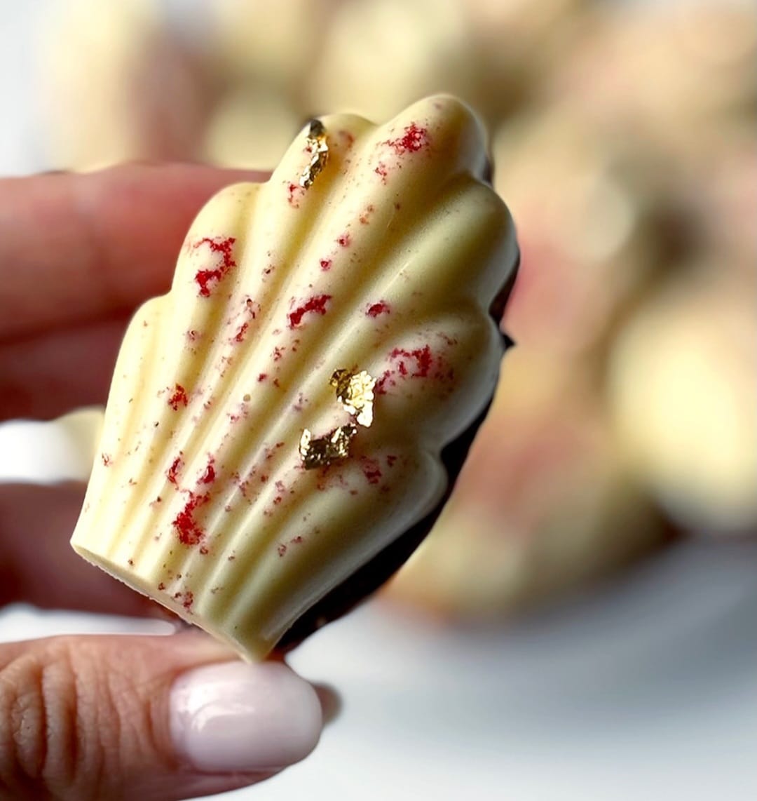 French Madeleines Box | Buttery Shell-Shaped Cakes 18 PCS