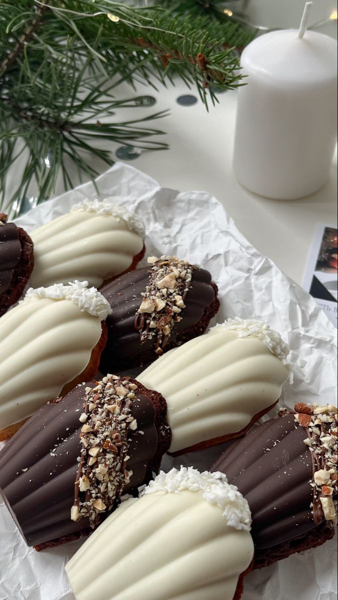 French Madeleines Box | Buttery Shell-Shaped Cakes 18 PCS