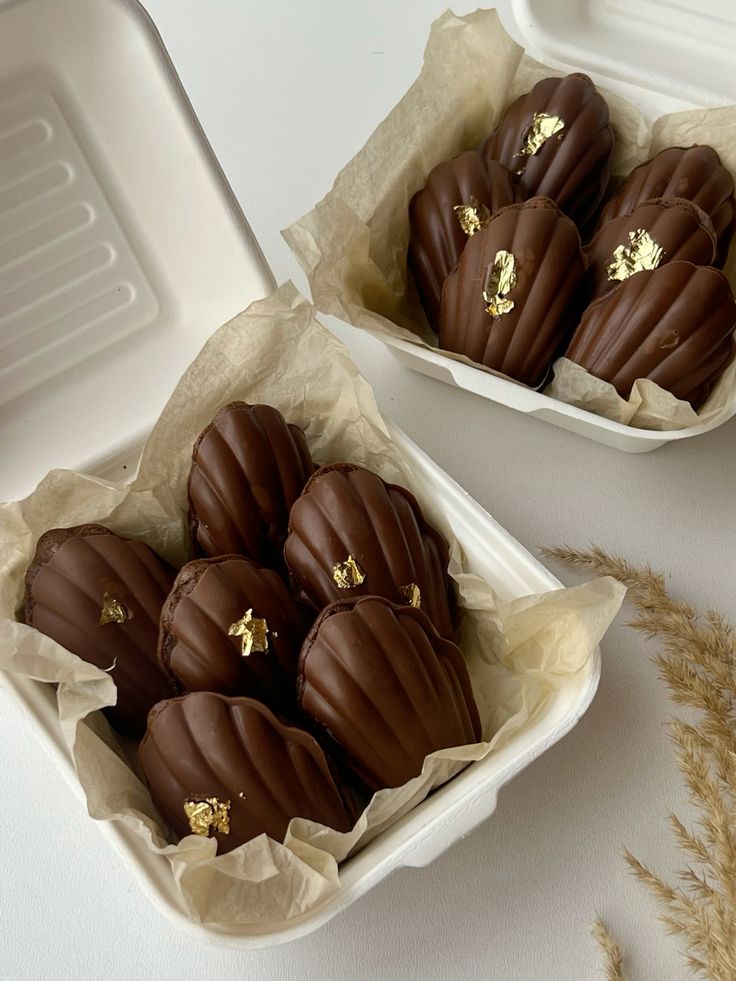 French Madeleines Box | Buttery Shell-Shaped Cakes 18 PCS