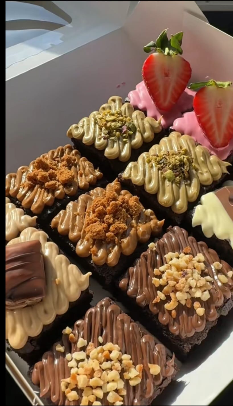 Gourmet Brownie Box | Rich Fudgy Chocolate Brownies 6 PCS